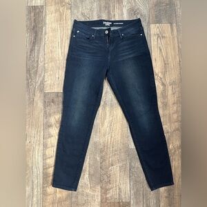 EUC Levi's Skinny Jeans